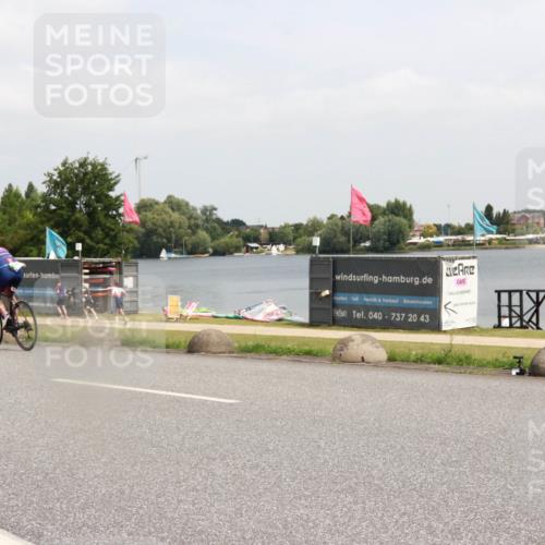 21.06.2025 - 27. Vierlanden-Triathlon H.Heesch http://msf.ph/oto/8016217 15.06.2025 12:04:30 Radfahren 725, 833, 901, 904, 954 meine-sportfotos.de