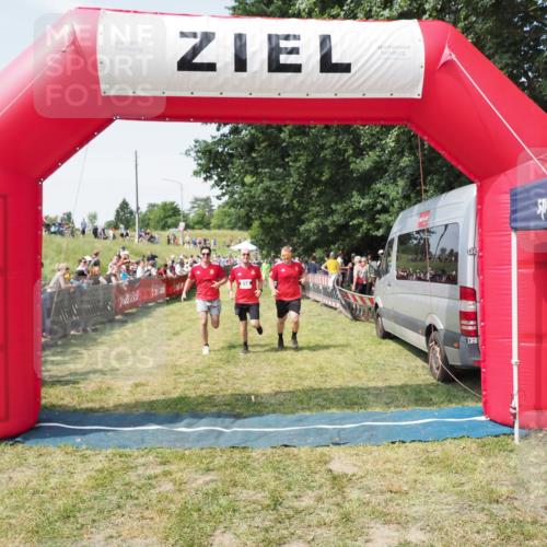 21.06.2025 - 27. Vierlanden-Triathlon MichiJ http://msf.ph/oto/8016226 15.06.2026 11:32:40 Ziel 487, 614 meine-sportfotos.de