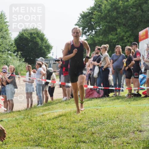15.06.2025 - 27. Vierlanden-Triathlon KatJ http://msf.ph/oto/8016232 15.06.2025 10:15:54 Schwimmen 483, 505, 564, 577, 590, 630 meine-sportfotos.de