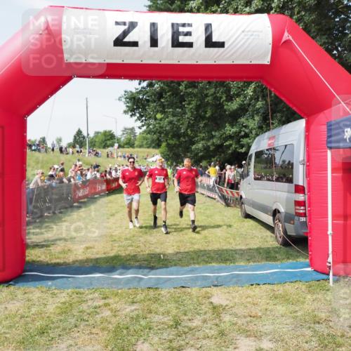 21.06.2025 - 27. Vierlanden-Triathlon MichiJ http://msf.ph/oto/8016234 15.06.2026 11:32:40 Ziel 487, 614 meine-sportfotos.de