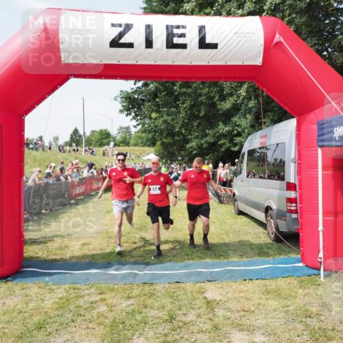 21.06.2025 - 27. Vierlanden-Triathlon MichiJ http://msf.ph/oto/8016273 15.06.2026 11:32:41 Ziel 480, 487, 614 meine-sportfotos.de