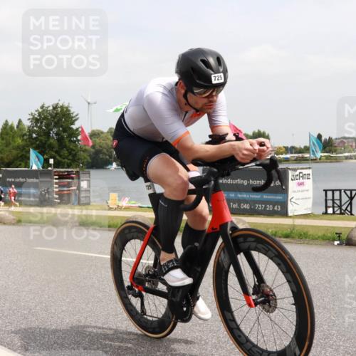 21.06.2025 - 27. Vierlanden-Triathlon H.Heesch http://msf.ph/oto/8016318 15.06.2025 12:04:32 Radfahren 725, 833, 904 meine-sportfotos.de