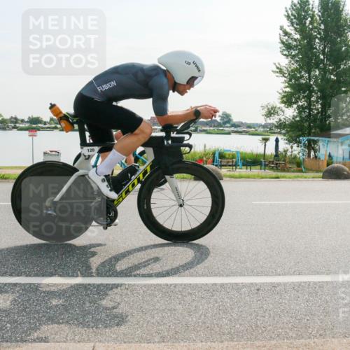 15.06.2025 - 27. Vierlanden-Triathlon H.Heesch http://msf.ph/oto/8016324 15.06.2025 09:14:11 Radfahren 50, 120, 221 meine-sportfotos.de