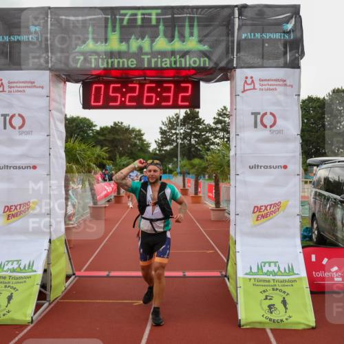 15.06.2025 - 7 Türme Triathlon Michael Strokosch http://msf.ph/oto/8016325 15.06.2025 15:26:32 Ziel  meine-sportfotos.de