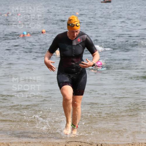 15.06.2025 - 27. Vierlanden-Triathlon Lena Gebhardt http://msf.ph/oto/8016342 15.06.2025 10:15:24 Schwimmen 507, 508, 511, 542, 554, 579, 613, 620, 631 meine-sportfotos.de