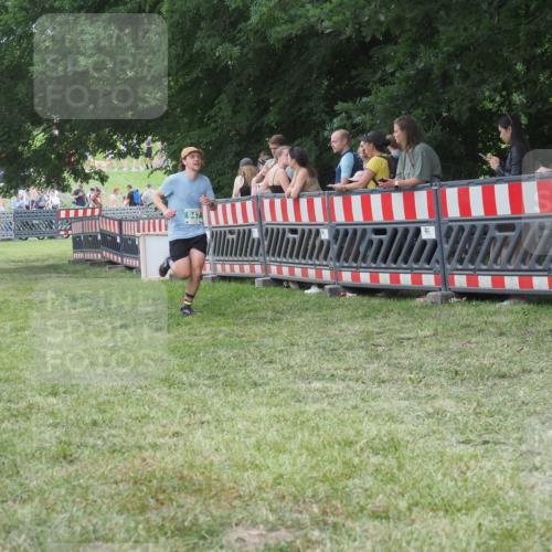 21.06.2025 - 27. Vierlanden-Triathlon KatJ http://msf.ph/oto/8016348 15.06.2025 13:14:55 Ziel 947 meine-sportfotos.de