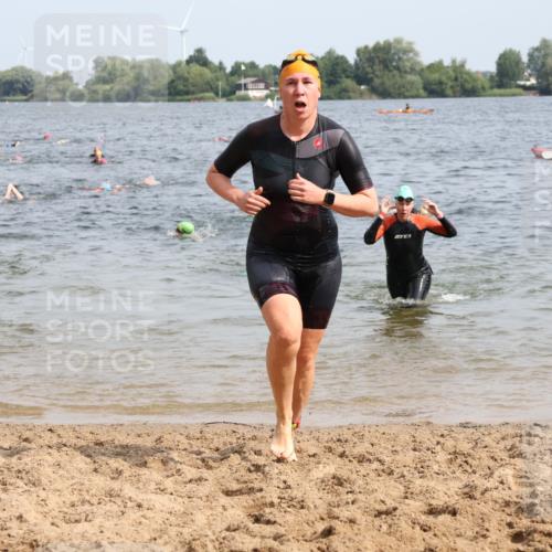 15.06.2025 - 27. Vierlanden-Triathlon Lena Gebhardt http://msf.ph/oto/8016362 15.06.2025 10:15:25 Schwimmen 507, 508, 511, 542, 554, 579, 613, 620, 631 meine-sportfotos.de