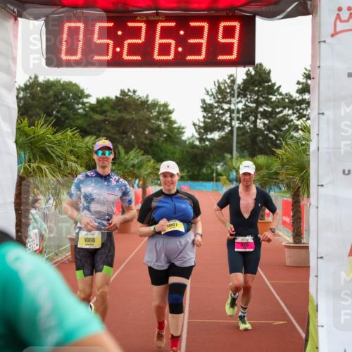 15.06.2025 - 7 Türme Triathlon Michael Strokosch http://msf.ph/oto/8016364 15.06.2025 15:26:38 Ziel 225, 1066, 1067 meine-sportfotos.de