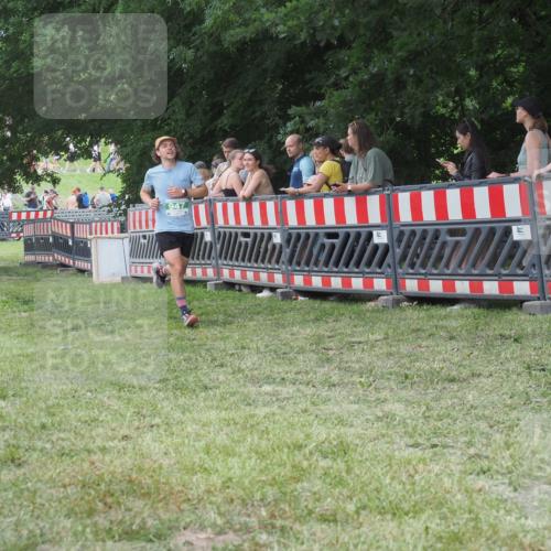 21.06.2025 - 27. Vierlanden-Triathlon KatJ http://msf.ph/oto/8016380 15.06.2025 13:14:55 Ziel 947 meine-sportfotos.de