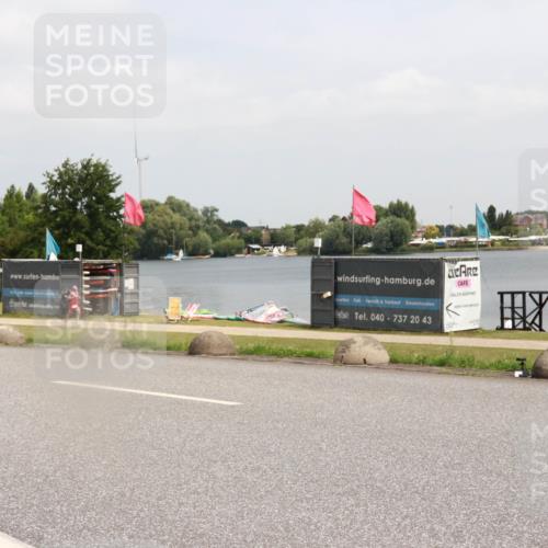 21.06.2025 - 27. Vierlanden-Triathlon H.Heesch http://msf.ph/oto/8016388 15.06.2025 12:04:33 Radfahren 725, 833 meine-sportfotos.de