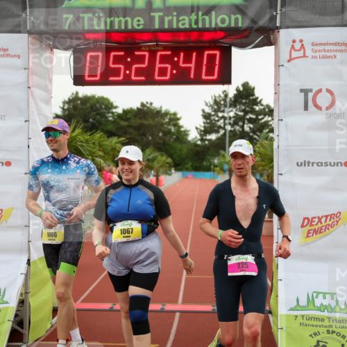 15.06.2025 - 7 Türme Triathlon Michael Strokosch http://msf.ph/oto/8016390 15.06.2025 15:26:40 Ziel 225, 1066, 1067 meine-sportfotos.de