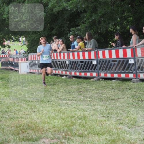 21.06.2025 - 27. Vierlanden-Triathlon KatJ http://msf.ph/oto/8016392 15.06.2025 13:14:55 Ziel 947 meine-sportfotos.de