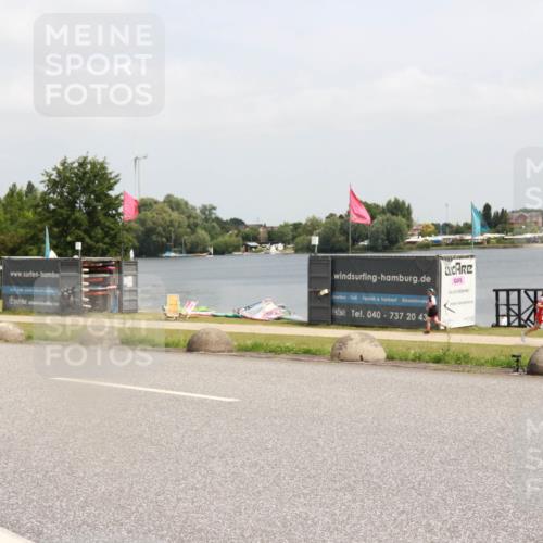 21.06.2025 - 27. Vierlanden-Triathlon H.Heesch http://msf.ph/oto/8016400 15.06.2025 12:04:39 Radfahren 237 meine-sportfotos.de