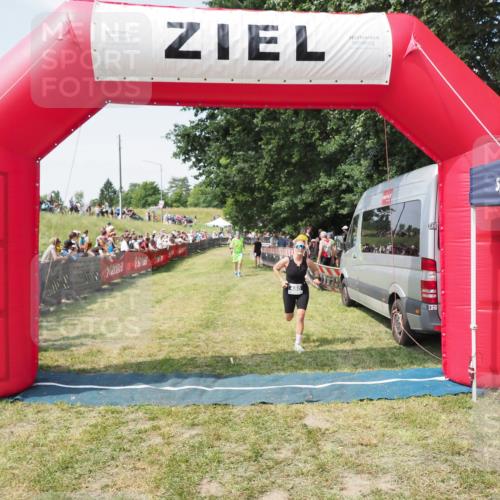 21.06.2025 - 27. Vierlanden-Triathlon MichiJ http://msf.ph/oto/8016401 15.06.2026 11:32:44 Ziel 480, 487, 614 meine-sportfotos.de