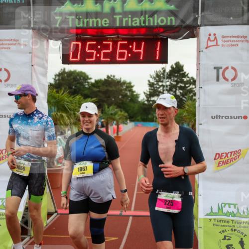 15.06.2025 - 7 Türme Triathlon Michael Strokosch http://msf.ph/oto/8016402 15.06.2025 15:26:40 Ziel 225, 1066, 1067 meine-sportfotos.de