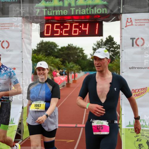 15.06.2025 - 7 Türme Triathlon Michael Strokosch http://msf.ph/oto/8016412 15.06.2025 15:26:41 Ziel 225, 1066, 1067 meine-sportfotos.de