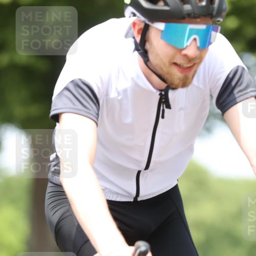 15.06.2025 - 7 Türme Triathlon Yannick Fuchs http://msf.ph/oto/8016418 15.06.2025 13:29:44 Radfahren 707, 950 meine-sportfotos.de