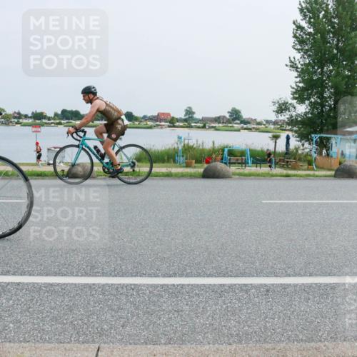 21.06.2025 - 27. Vierlanden-Triathlon H.Heesch http://msf.ph/oto/8016431 15.06.2025 11:56:43 Radfahren 198, 819, 946 meine-sportfotos.de