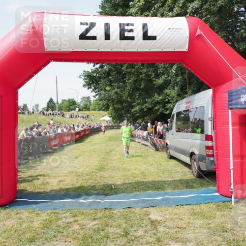 21.06.2025 - 27. Vierlanden-Triathlon MichiJ http://msf.ph/oto/8016443 15.06.2026 11:32:47 Ziel 391, 480, 487, 614 meine-sportfotos.de