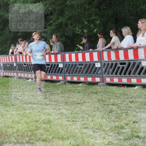 21.06.2025 - 27. Vierlanden-Triathlon KatJ http://msf.ph/oto/8016452 15.06.2025 13:14:56 Ziel 947 meine-sportfotos.de
