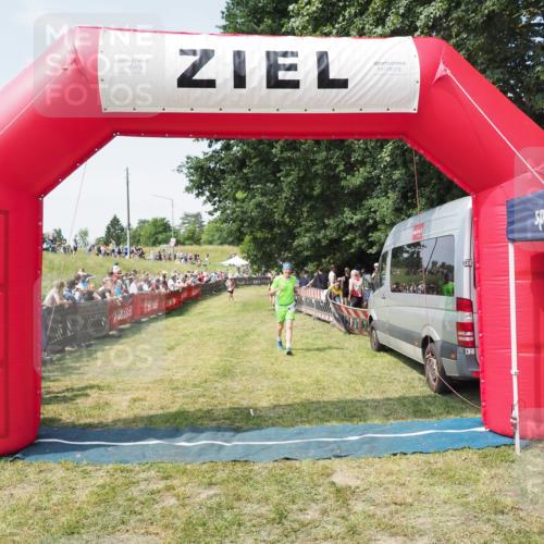 21.06.2025 - 27. Vierlanden-Triathlon MichiJ http://msf.ph/oto/8016457 15.06.2026 11:32:47 Ziel 391, 480, 487, 614 meine-sportfotos.de