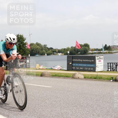 21.06.2025 - 27. Vierlanden-Triathlon H.Heesch http://msf.ph/oto/8016466 15.06.2025 12:04:45 Radfahren 237, 822, 826, 913 meine-sportfotos.de