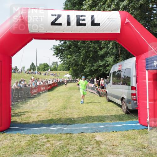 21.06.2025 - 27. Vierlanden-Triathlon MichiJ http://msf.ph/oto/8016470 15.06.2026 11:32:47 Ziel 391, 480, 487, 614 meine-sportfotos.de