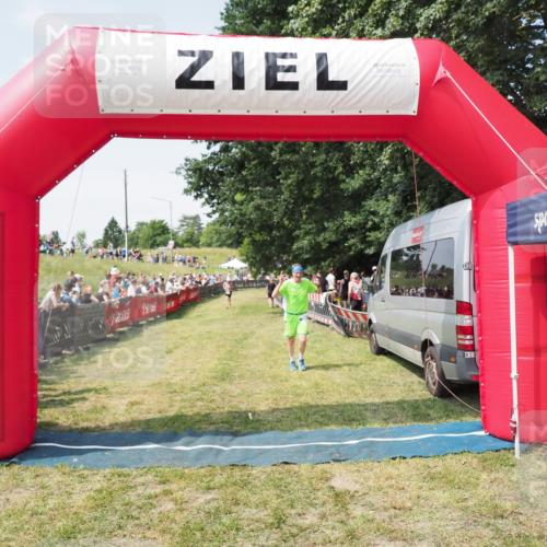 21.06.2025 - 27. Vierlanden-Triathlon MichiJ http://msf.ph/oto/8016475 15.06.2026 11:32:48 Ziel 391, 480, 487, 614 meine-sportfotos.de