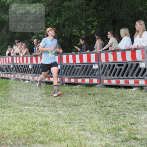 21.06.2025 - 27. Vierlanden-Triathlon KatJ http://msf.ph/oto/8016478 15.06.2025 13:14:56 Ziel 947 meine-sportfotos.de