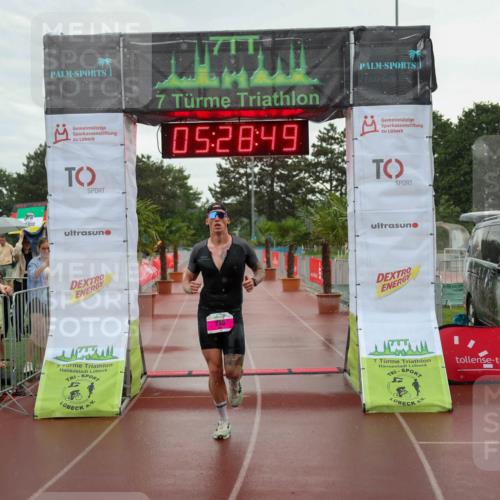 15.06.2025 - 7 Türme Triathlon Michael Strokosch http://msf.ph/oto/8016489 15.06.2025 15:28:49 Ziel  meine-sportfotos.de