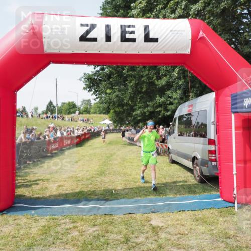 21.06.2025 - 27. Vierlanden-Triathlon MichiJ http://msf.ph/oto/8016516 15.06.2026 11:32:49 Ziel 391, 480, 487 meine-sportfotos.de