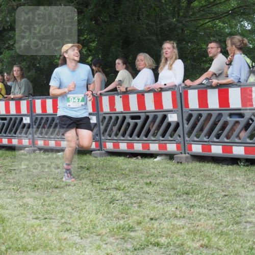 21.06.2025 - 27. Vierlanden-Triathlon KatJ http://msf.ph/oto/8016529 15.06.2025 13:14:57 Ziel 947 meine-sportfotos.de