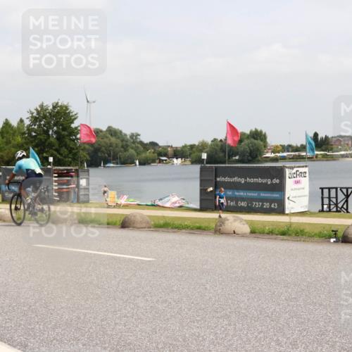 21.06.2025 - 27. Vierlanden-Triathlon H.Heesch http://msf.ph/oto/8016559 15.06.2025 12:04:53 Radfahren 252 meine-sportfotos.de
