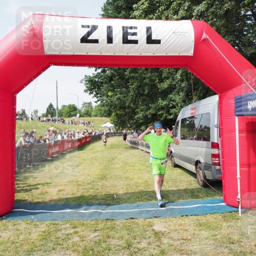 21.06.2025 - 27. Vierlanden-Triathlon MichiJ http://msf.ph/oto/8016566 15.06.2026 11:32:49 Ziel 391, 480, 487 meine-sportfotos.de