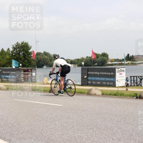 21.06.2025 - 27. Vierlanden-Triathlon H.Heesch http://msf.ph/oto/8016567 15.06.2025 12:04:56 Radfahren 252, 699 meine-sportfotos.de