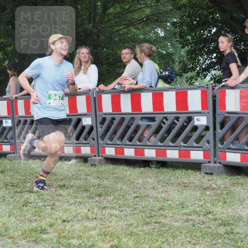 21.06.2025 - 27. Vierlanden-Triathlon KatJ http://msf.ph/oto/8016579 15.06.2025 13:14:57 Ziel 947 meine-sportfotos.de
