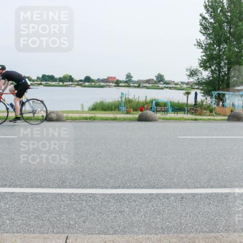 21.06.2025 - 27. Vierlanden-Triathlon H.Heesch http://msf.ph/oto/8016596 15.06.2025 11:57:05 Radfahren 670 meine-sportfotos.de
