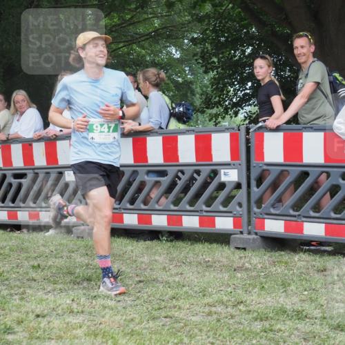 21.06.2025 - 27. Vierlanden-Triathlon KatJ http://msf.ph/oto/8016613 15.06.2025 13:14:57 Ziel 947 meine-sportfotos.de