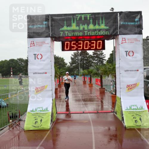 15.06.2025 - 7 Türme Triathlon Michael Strokosch http://msf.ph/oto/8016622 15.06.2025 15:30:30 Ziel 636 meine-sportfotos.de