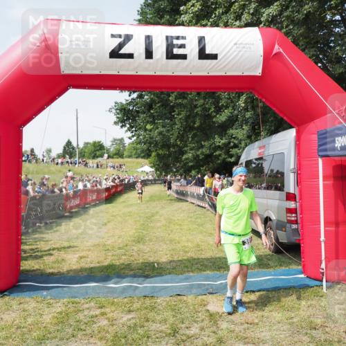 21.06.2025 - 27. Vierlanden-Triathlon MichiJ http://msf.ph/oto/8016631 15.06.2026 11:32:50 Ziel 391, 480, 487 meine-sportfotos.de