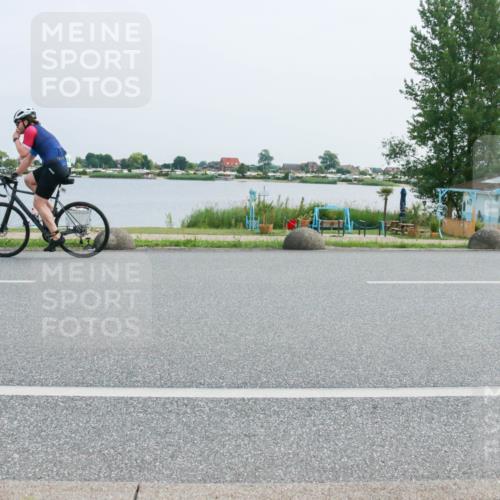 21.06.2025 - 27. Vierlanden-Triathlon H.Heesch http://msf.ph/oto/8016632 15.06.2025 11:57:10 Radfahren 670, 750, 912 meine-sportfotos.de