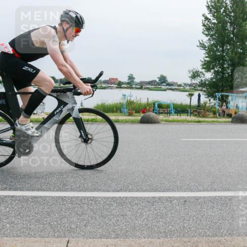 15.06.2025 - 27. Vierlanden-Triathlon H.Heesch http://msf.ph/oto/8016644 15.06.2025 11:13:32 Radfahren 132, 202 meine-sportfotos.de