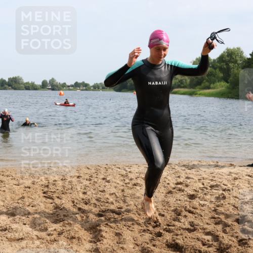 15.06.2025 - 27. Vierlanden-Triathlon Lena Gebhardt http://msf.ph/oto/8016656 15.06.2025 10:15:34 Schwimmen 483, 508, 509, 511, 554, 564, 620 meine-sportfotos.de