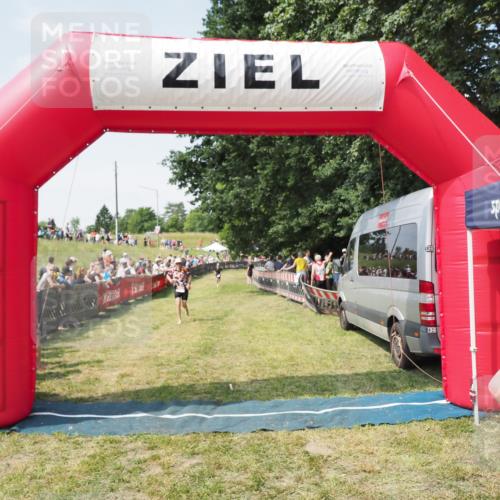 21.06.2025 - 27. Vierlanden-Triathlon MichiJ http://msf.ph/oto/8016664 15.06.2026 11:32:54 Ziel 187, 391 meine-sportfotos.de