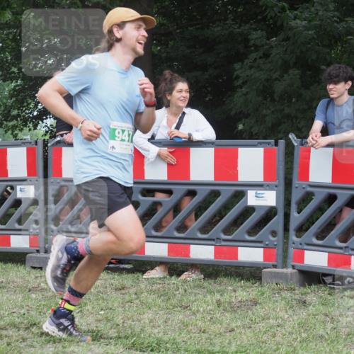 21.06.2025 - 27. Vierlanden-Triathlon KatJ http://msf.ph/oto/8016682 15.06.2025 13:14:58 Ziel 947 meine-sportfotos.de