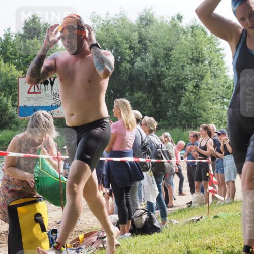 15.06.2025 - 27. Vierlanden-Triathlon KatJ http://msf.ph/oto/8016689 15.06.2025 10:16:05 Schwimmen 445, 547, 606, 612 meine-sportfotos.de