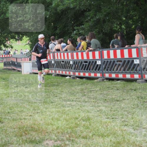 21.06.2025 - 27. Vierlanden-Triathlon KatJ http://msf.ph/oto/8016721 15.06.2025 13:15:34 Ziel 77, 722 meine-sportfotos.de