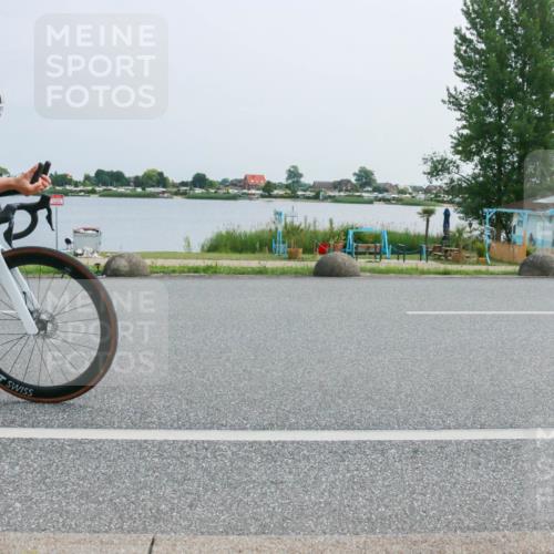 21.06.2025 - 27. Vierlanden-Triathlon H.Heesch http://msf.ph/oto/8016732 15.06.2025 11:57:25 Radfahren 673, 911 meine-sportfotos.de