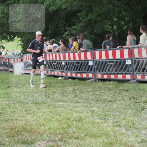 21.06.2025 - 27. Vierlanden-Triathlon KatJ http://msf.ph/oto/8016734 15.06.2025 13:15:34 Ziel 77, 722 meine-sportfotos.de