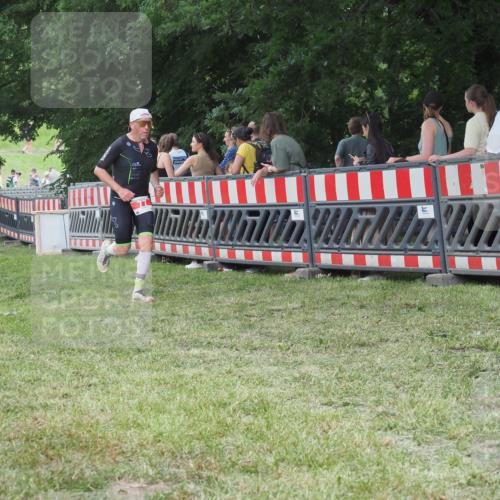 21.06.2025 - 27. Vierlanden-Triathlon KatJ http://msf.ph/oto/8016744 15.06.2025 13:15:35 Ziel 77, 722 meine-sportfotos.de